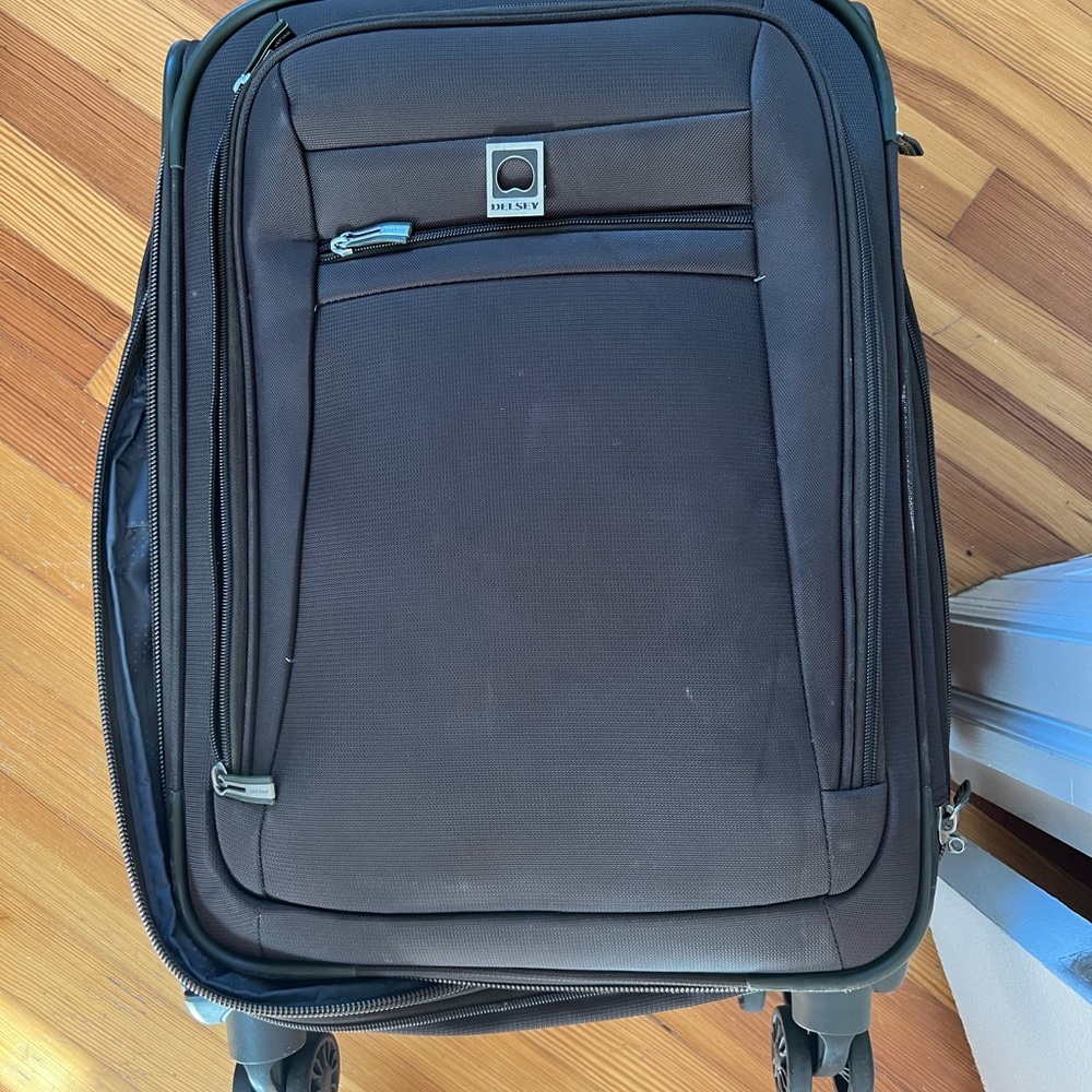 Delsey Luggage Helium Hyperlite Carry-On Expandable Spinner Trolley